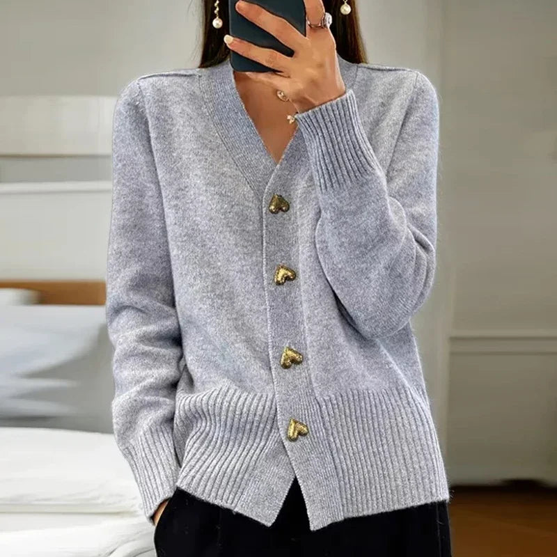 Noéline | Cárdigan Elegante de Cachemira con Botones en Forma de Corazón